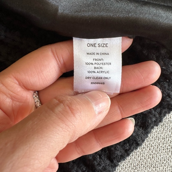 NWT Black Faux Fur Vest - Picture 8 of 8